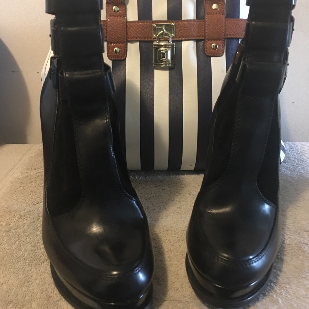 Gianni Bini High heel booties